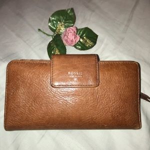 Fossil Women’s Leather Clutch Wallet